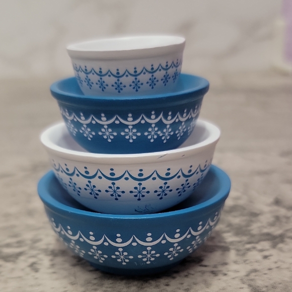 Stackable Snowflake Blue Miniature Pyrex Bowls  Decorative Fidget Toy - Picture 1 of 4